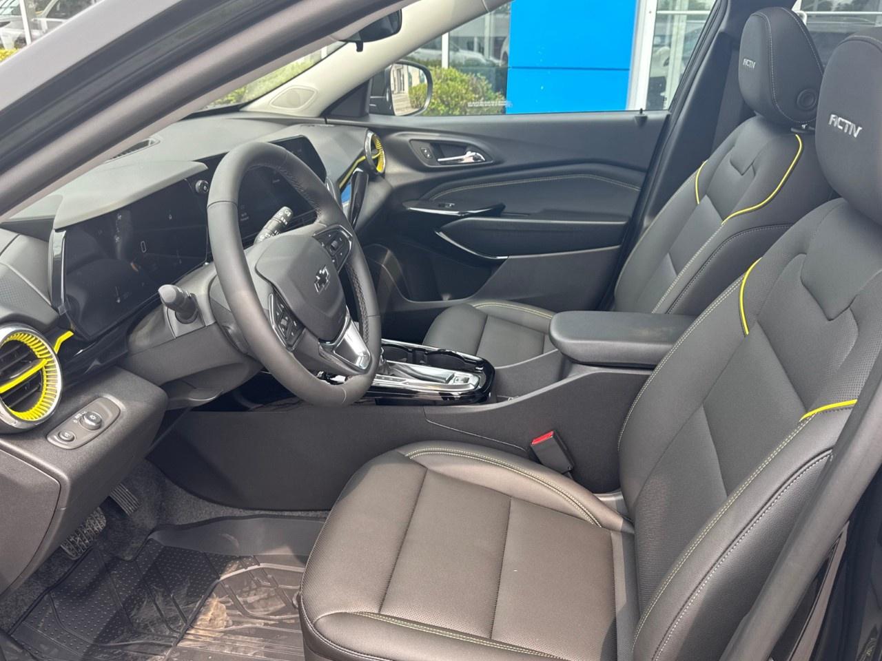 2025 Chevrolet Trax FWD 4dr ACTIV Photo4