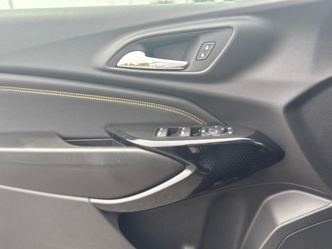 2025 Chevrolet Trax FWD 4dr ACTIV Photo