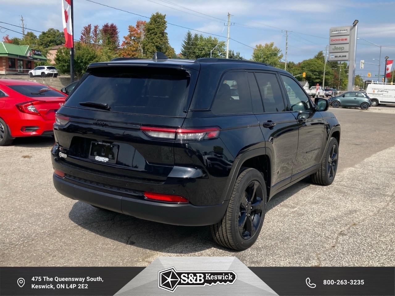 2025 Jeep Grand Cherokee Laredo 4dr 4x4 Photo4