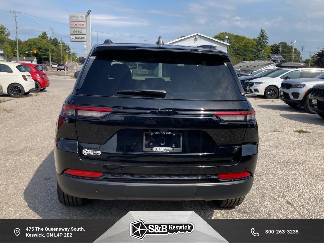 2025 Jeep Grand Cherokee Laredo 4dr 4x4 Photo