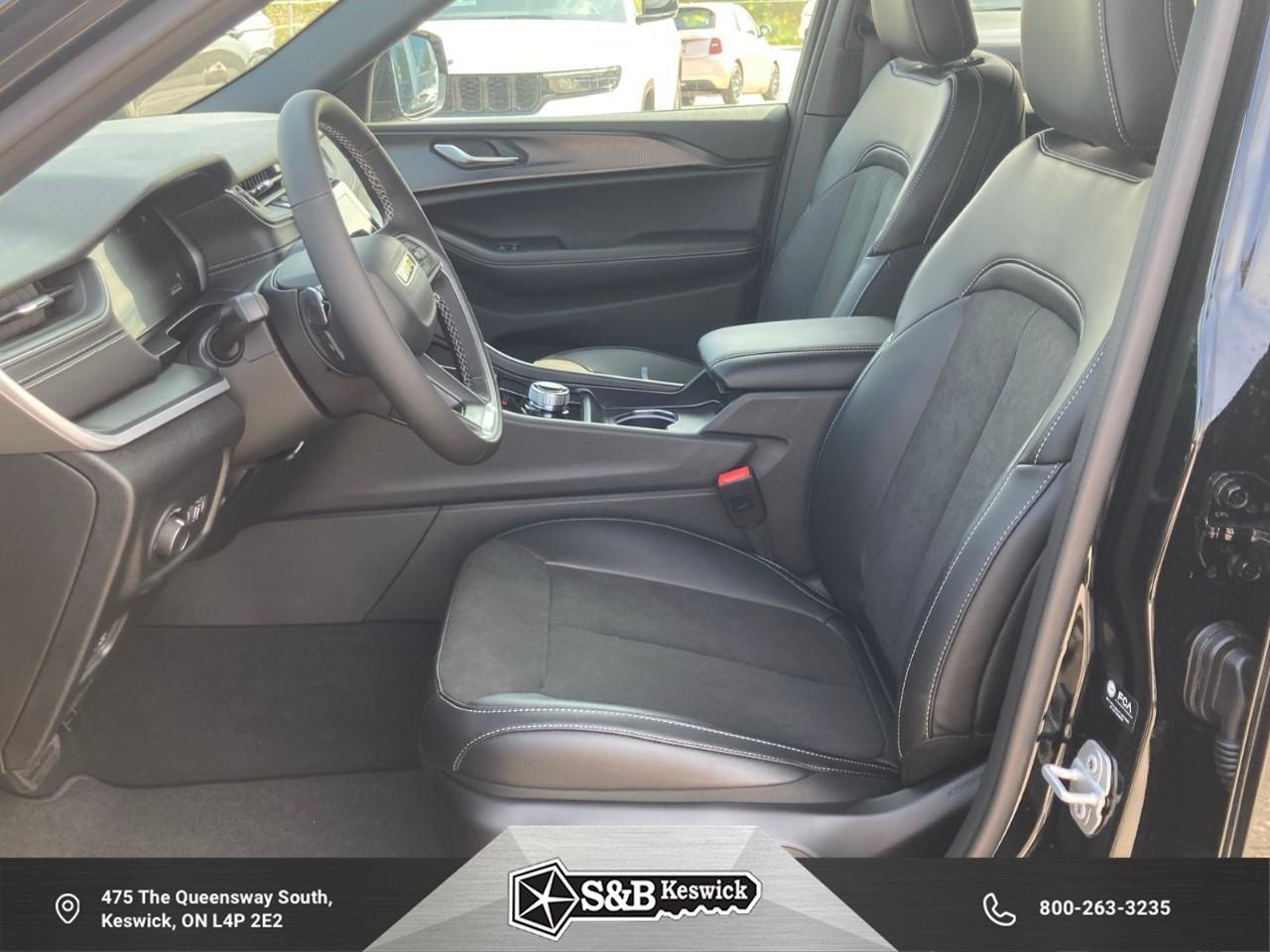 2025 Jeep Grand Cherokee Laredo 4dr 4x4 Photo