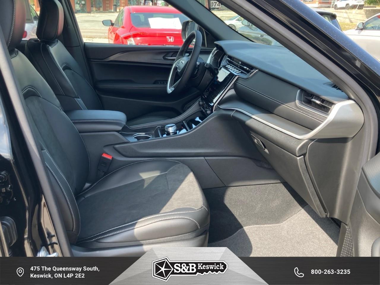 2025 Jeep Grand Cherokee Laredo 4dr 4x4 Photo