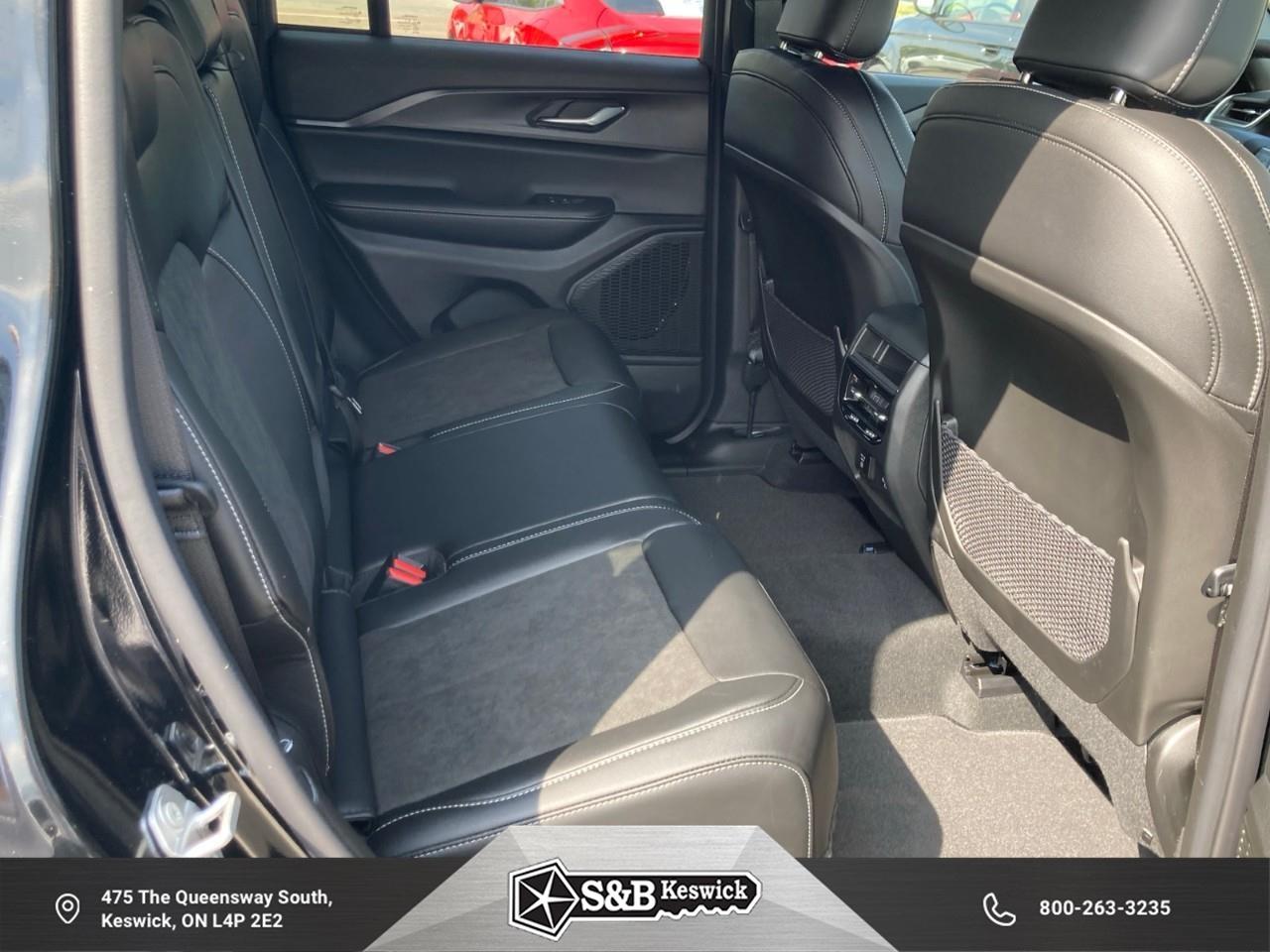 2025 Jeep Grand Cherokee Laredo 4dr 4x4 Photo