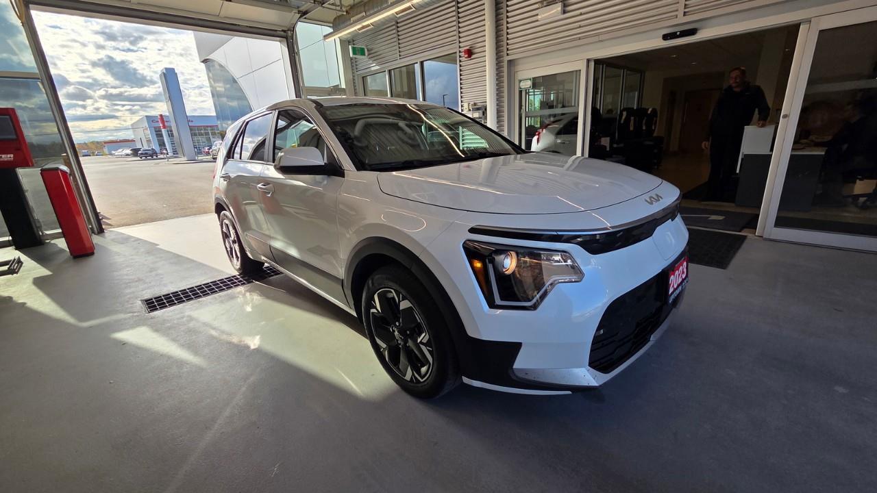 2023 Kia Niro EV Premium 4dr Front-Wheel Drive Sport Utility Photo2