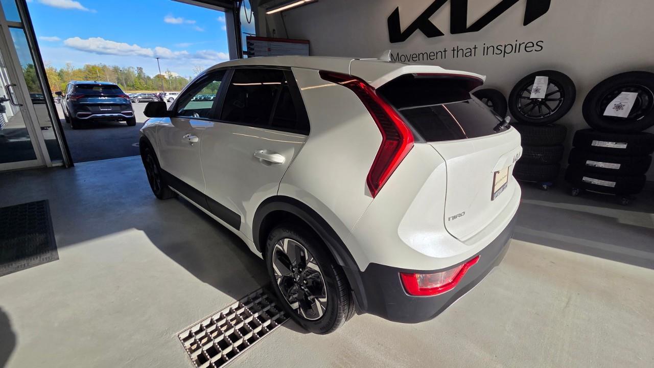 2023 Kia Niro EV Premium 4dr Front-Wheel Drive Sport Utility Photo