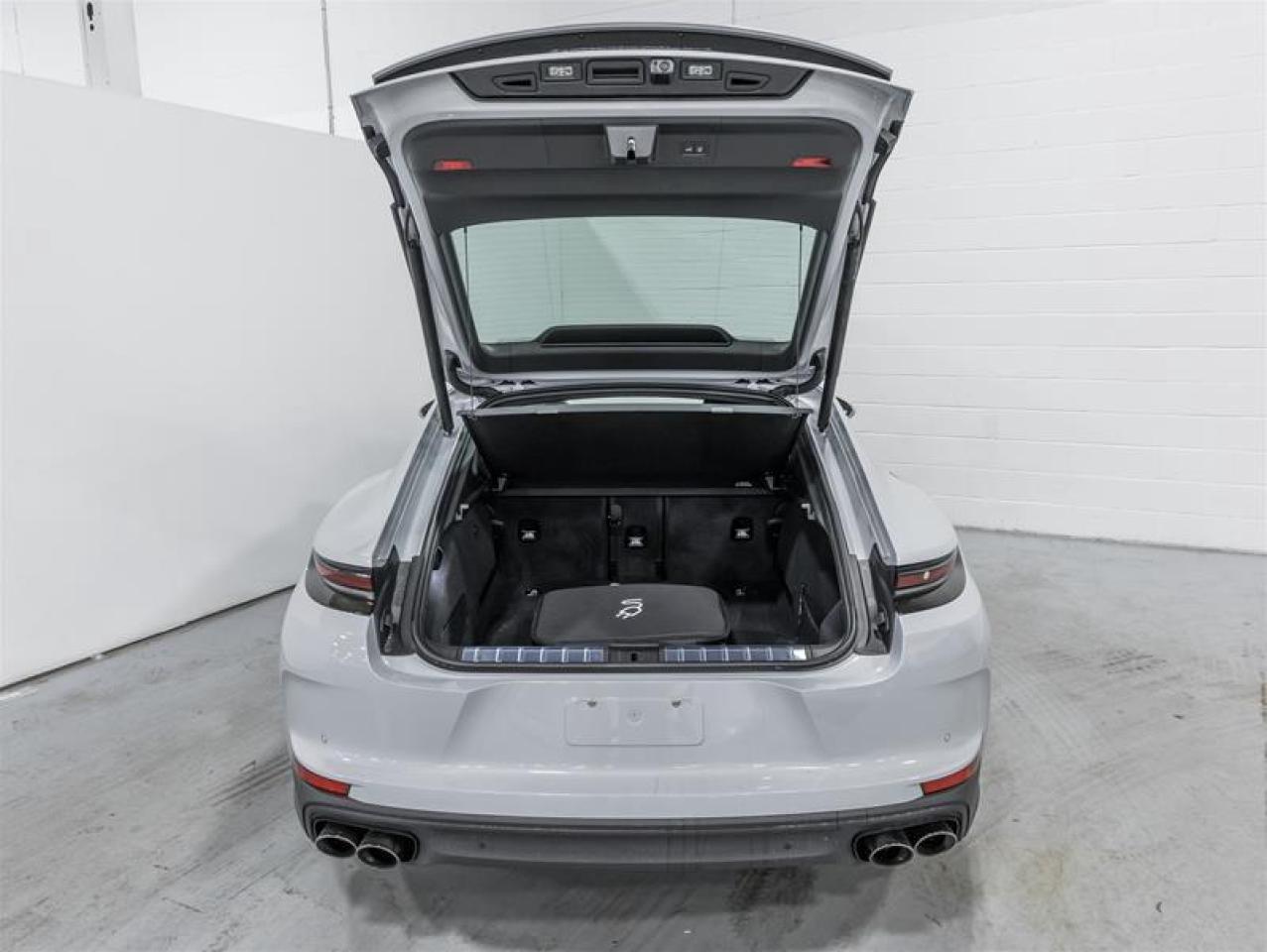 2025 Porsche Panamera  Photo