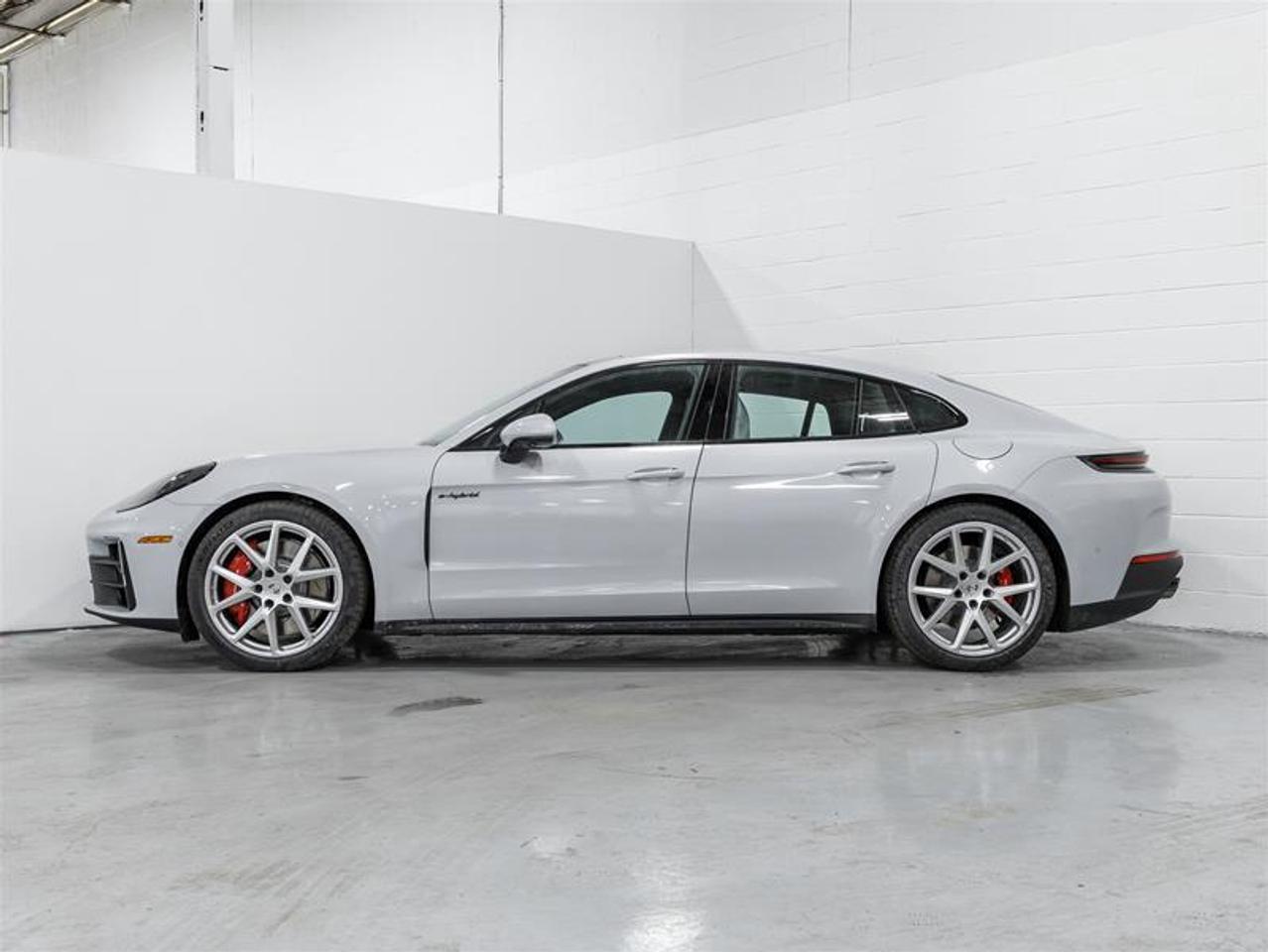 2025 Porsche Panamera  Photo