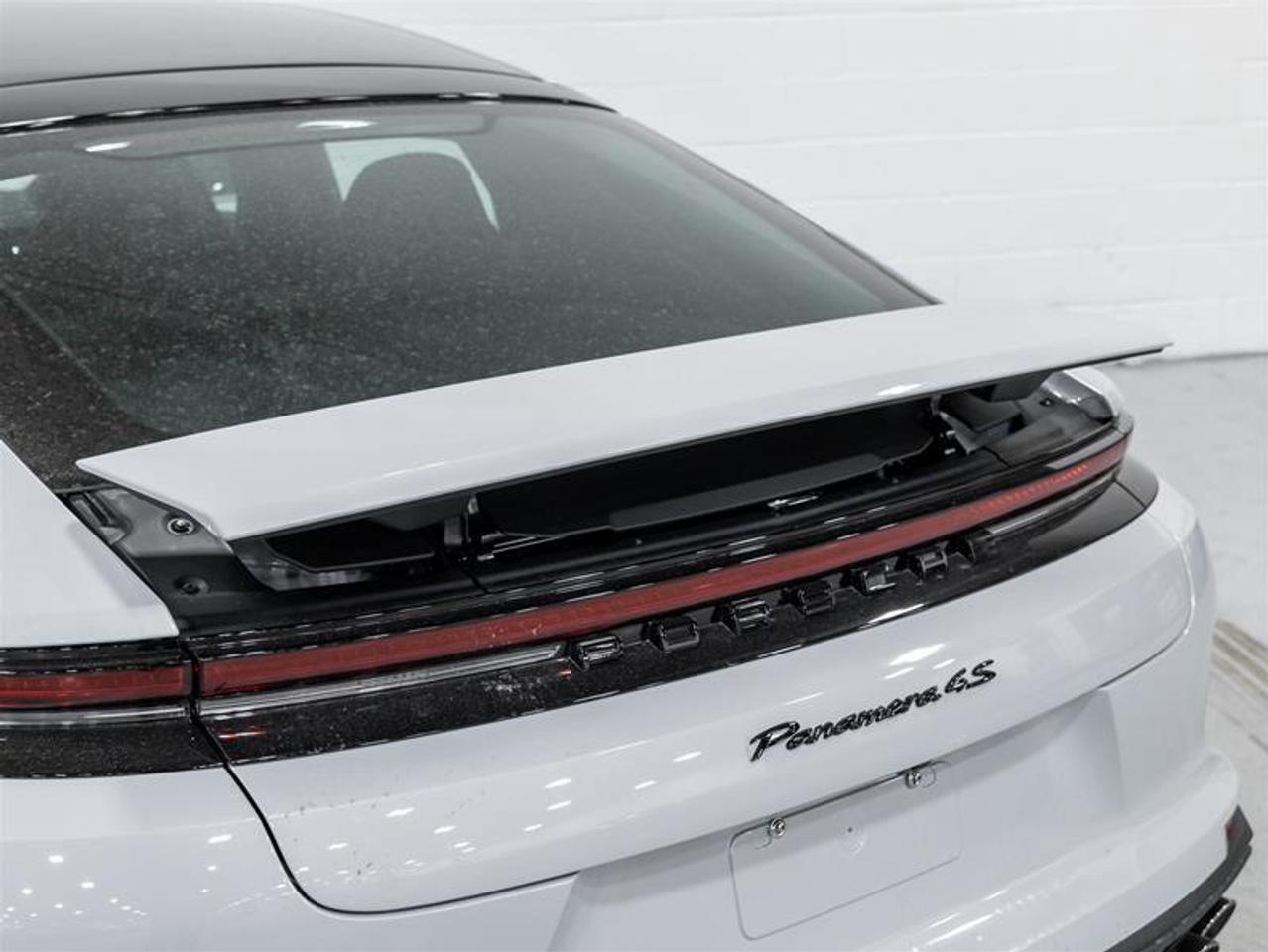 2025 Porsche Panamera  Photo