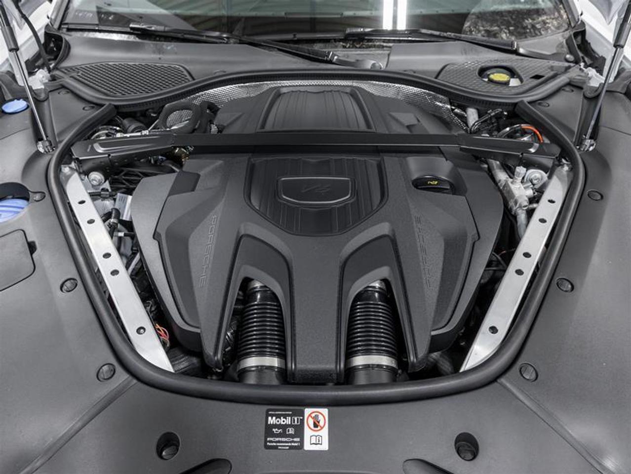 2025 Porsche Panamera  Photo