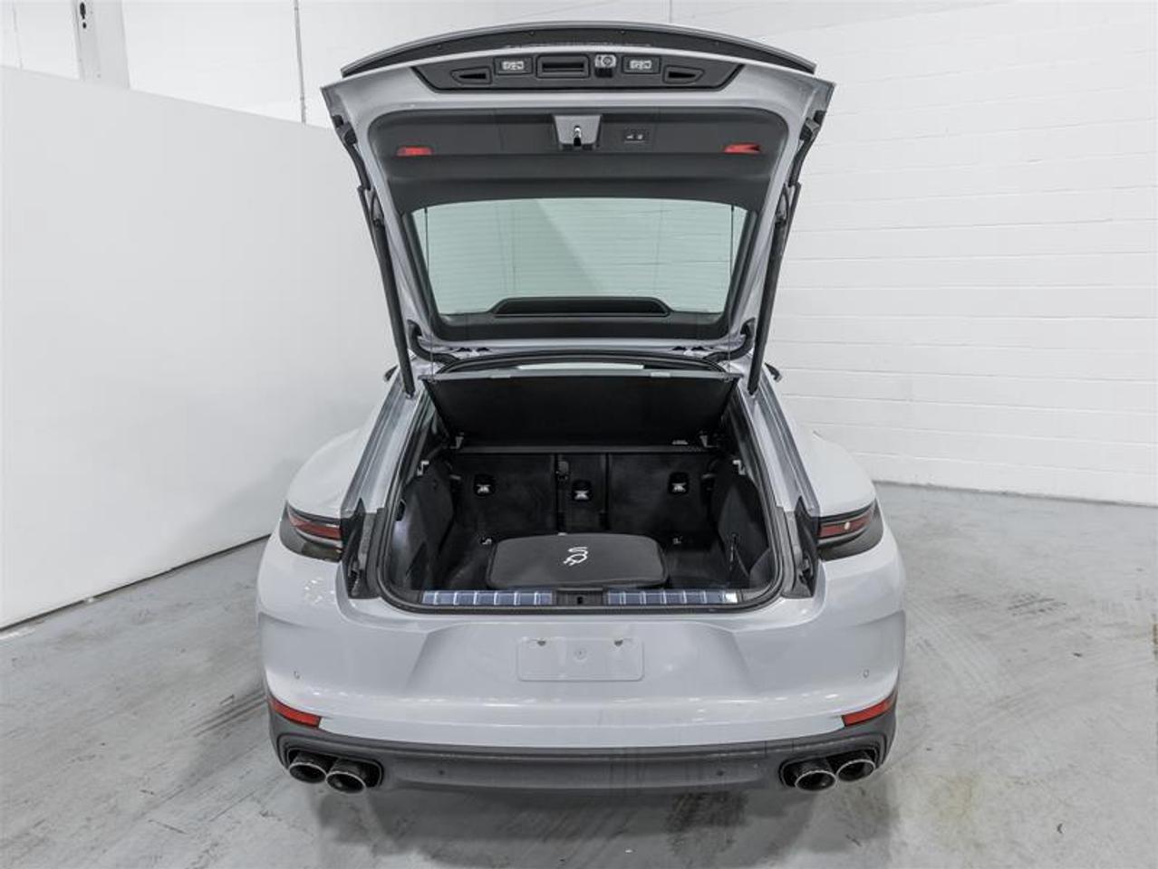 2025 Porsche Panamera  Photo