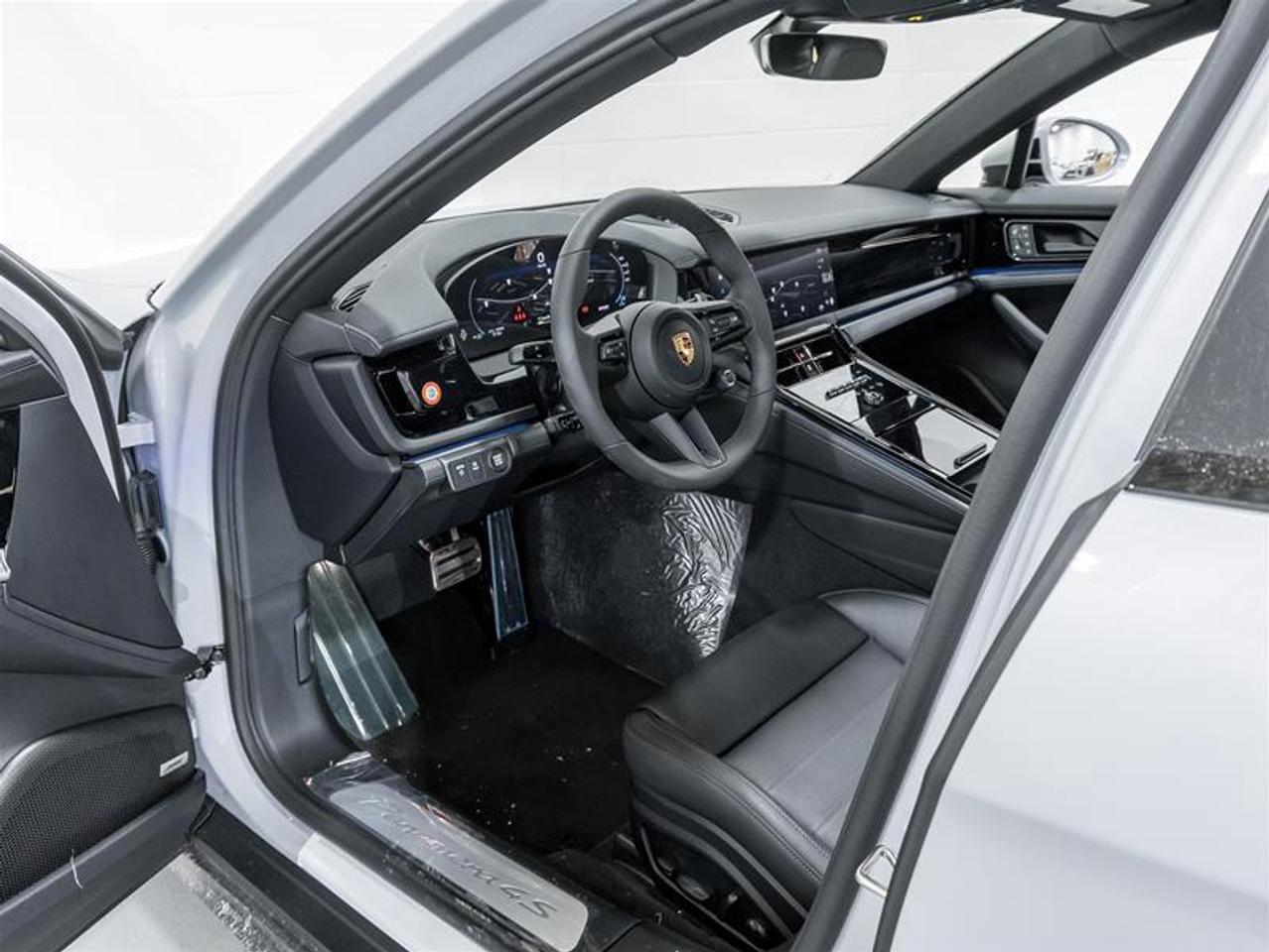 2025 Porsche Panamera  Photo