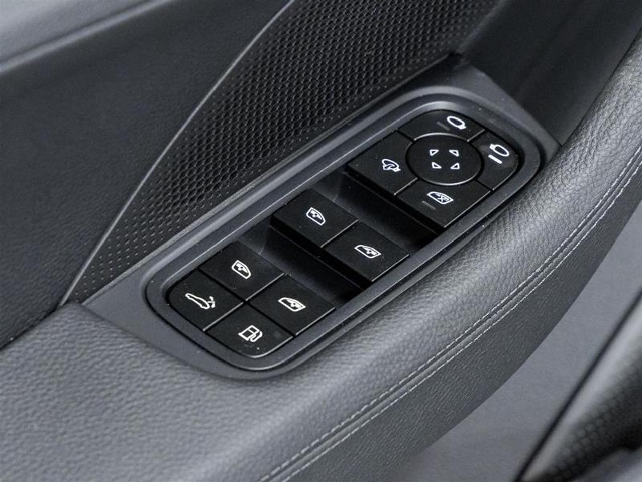2025 Porsche Panamera  Photo