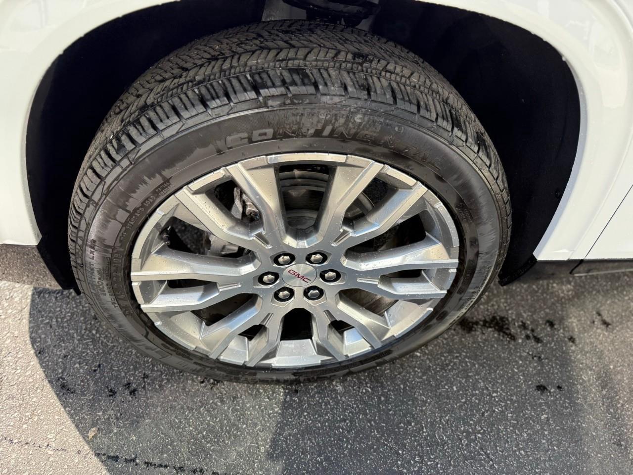 2025 GMC Acadia Denali 4dr All-Wheel Drive Photo