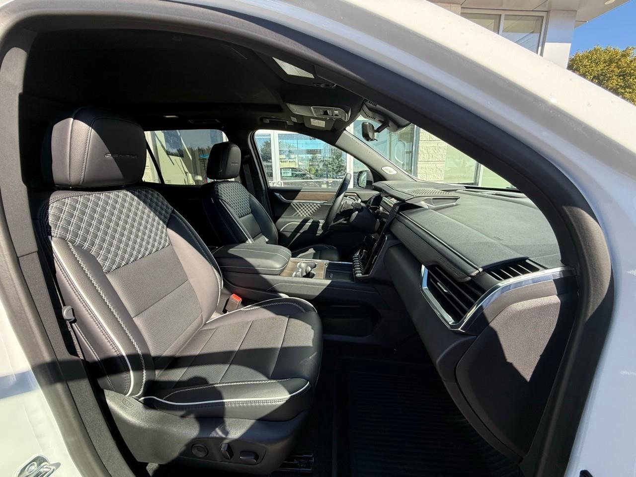 2025 GMC Acadia Denali 4dr All-Wheel Drive Photo