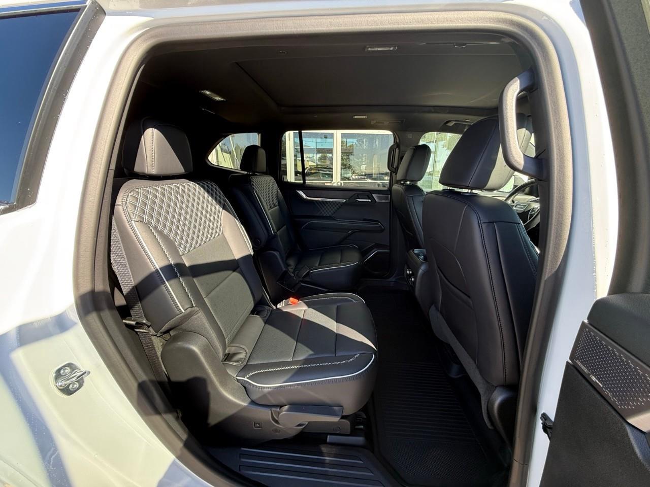 2025 GMC Acadia Denali 4dr All-Wheel Drive Photo