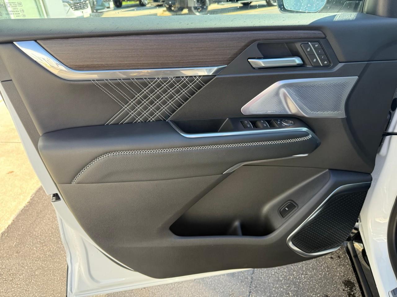 2025 GMC Acadia Denali 4dr All-Wheel Drive Photo