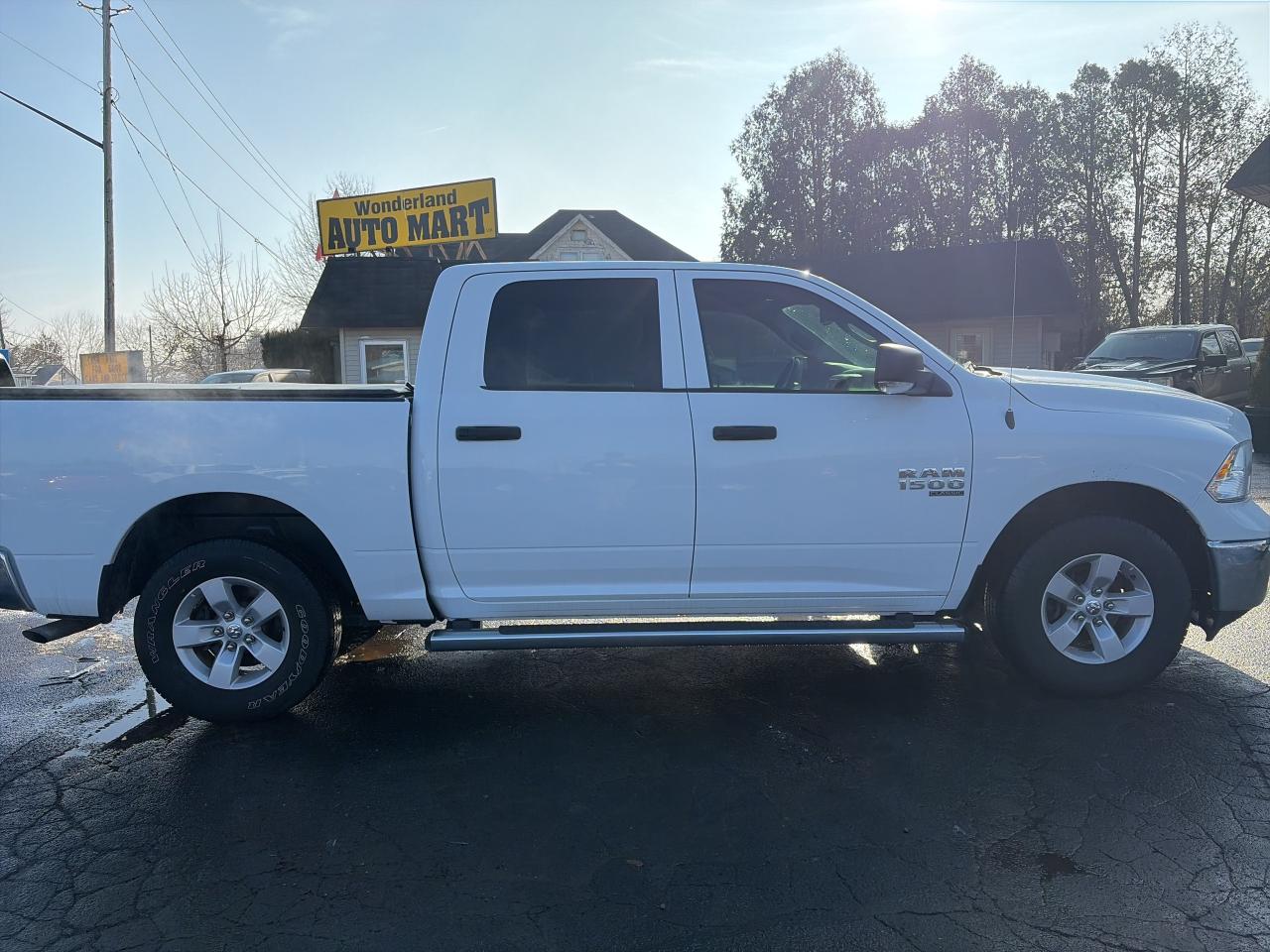 2022 RAM 1500 Classic SLT-LOADED-GOOD KM-CLEAN CARFAX Photo