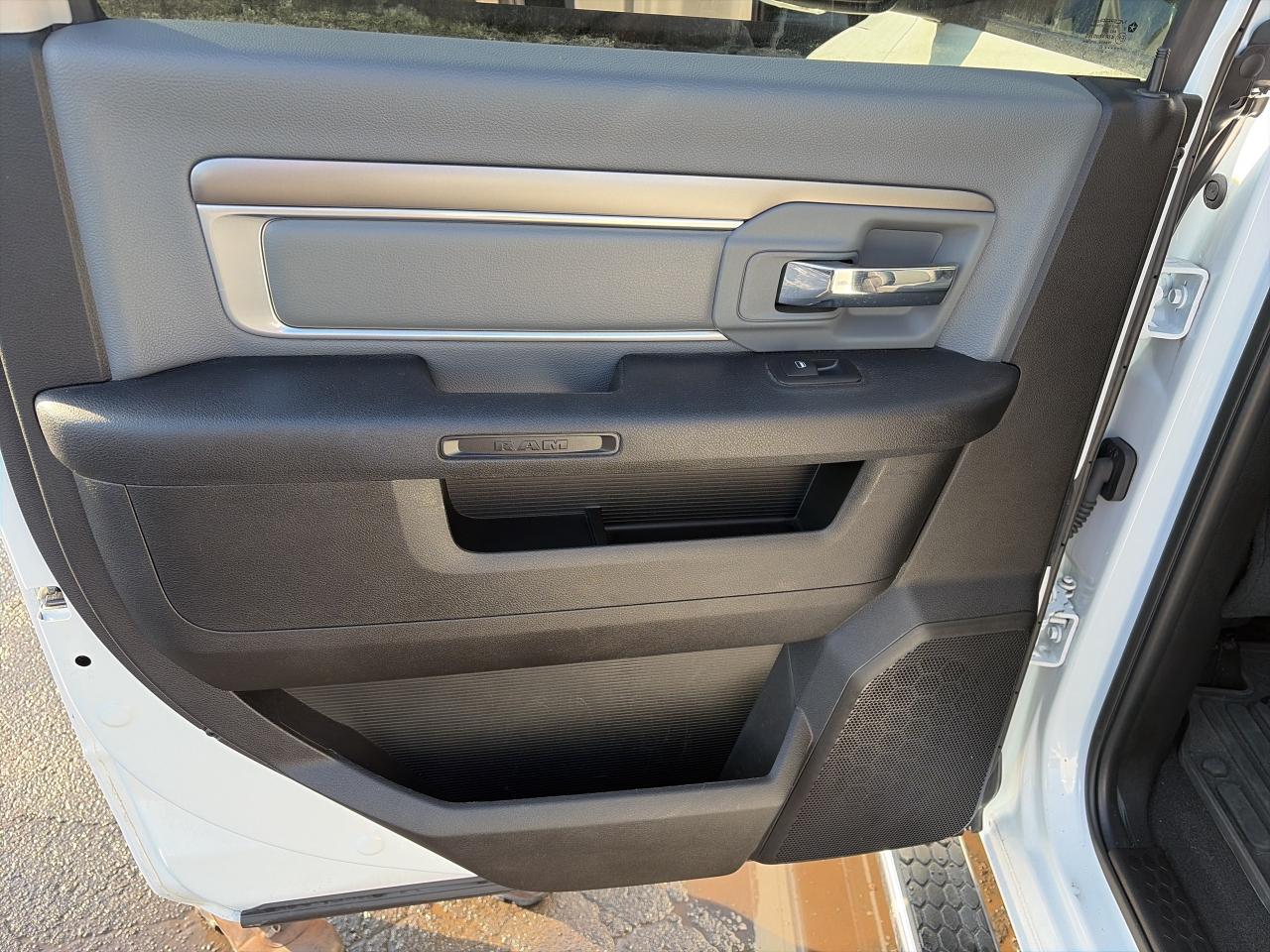 2022 RAM 1500 Classic SLT-LOADED-GOOD KM-CLEAN CARFAX Photo