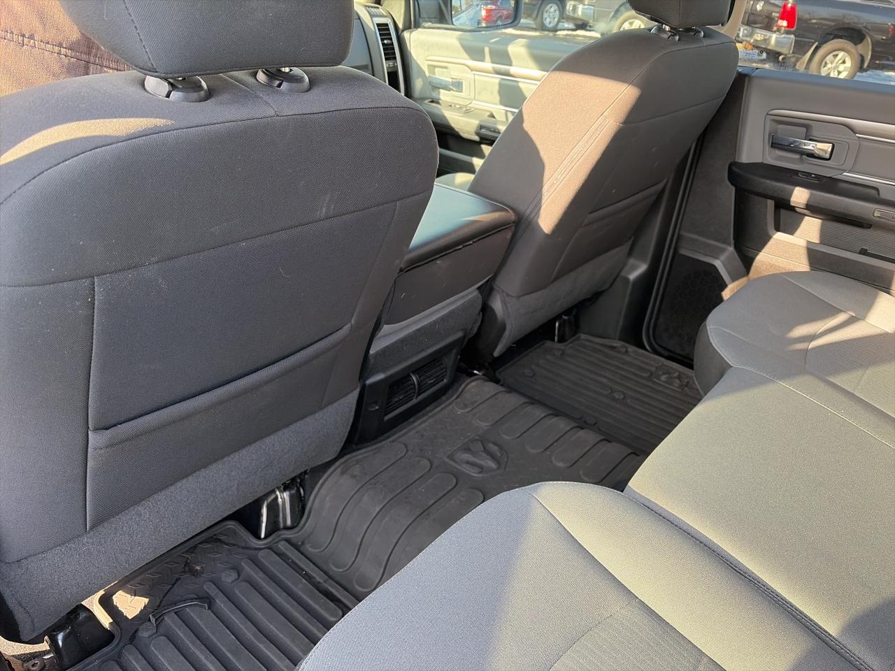 2022 RAM 1500 Classic SLT-LOADED-GOOD KM-CLEAN CARFAX Photo