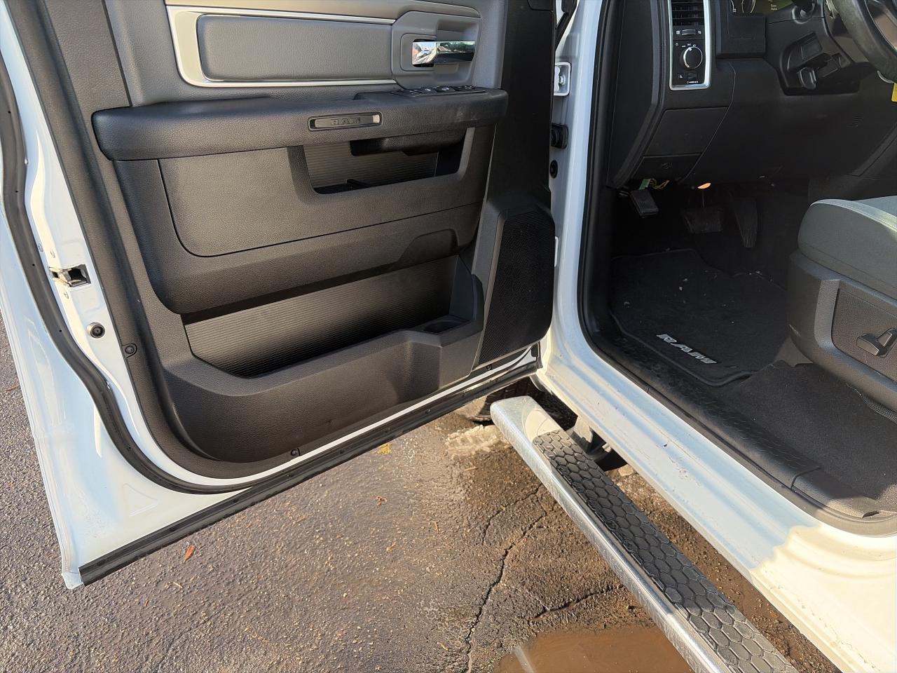 2022 RAM 1500 Classic SLT-LOADED-GOOD KM-CLEAN CARFAX Photo