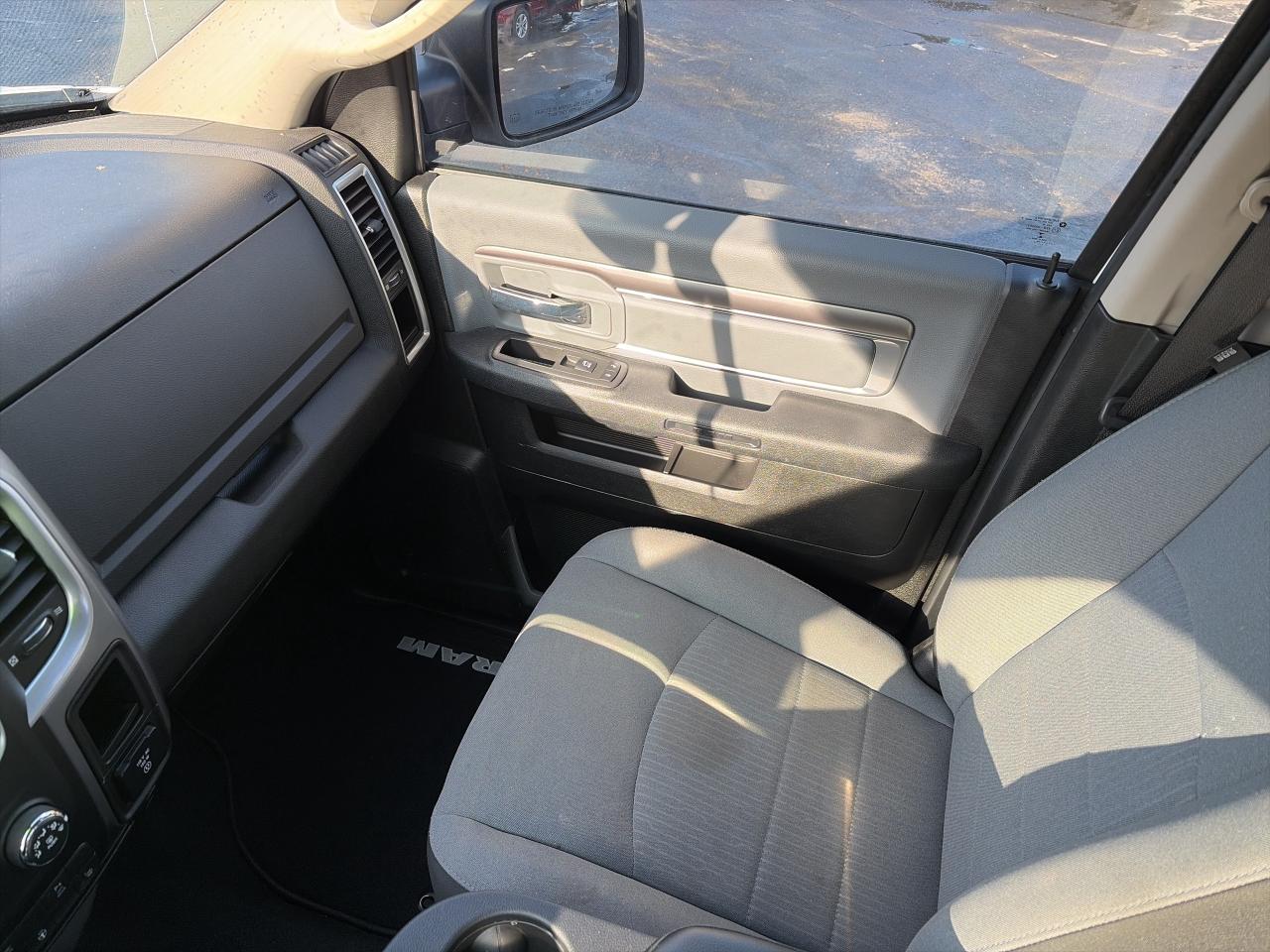 2022 RAM 1500 Classic SLT-LOADED-GOOD KM-CLEAN CARFAX Photo