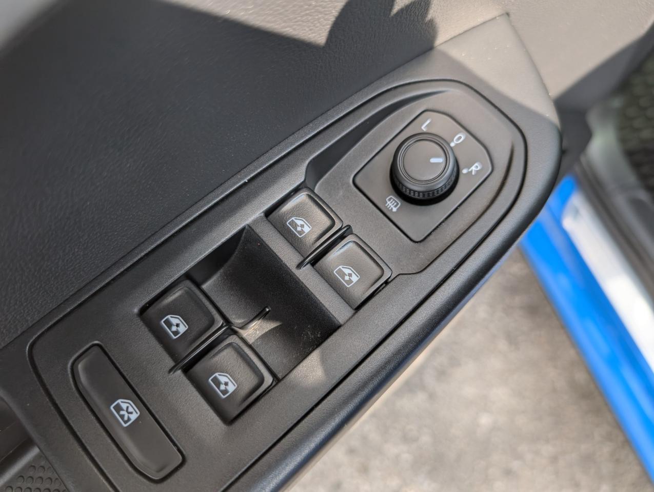 2022 Volkswagen Taos Comfortline 4dr All-Wheel Drive 4MOTION Photo