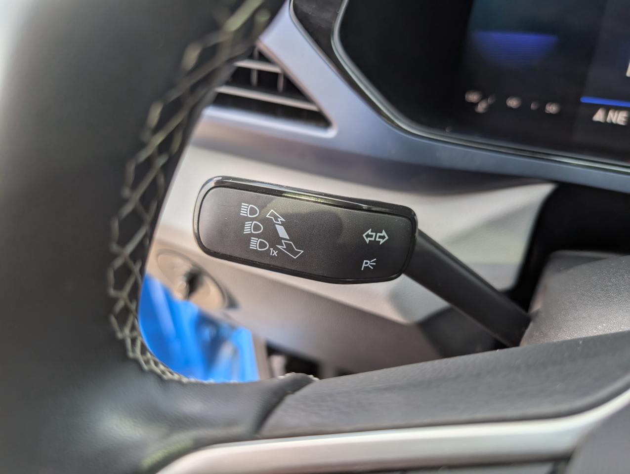 2022 Volkswagen Taos Comfortline 4dr All-Wheel Drive 4MOTION Photo