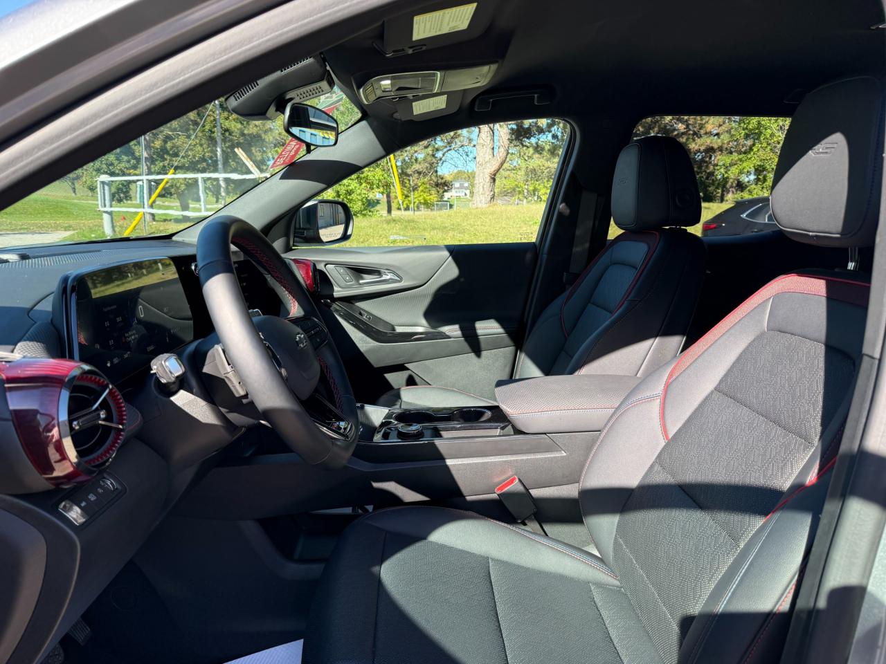 2025 Chevrolet Equinox RS 4dr All-Wheel Drive Photo2