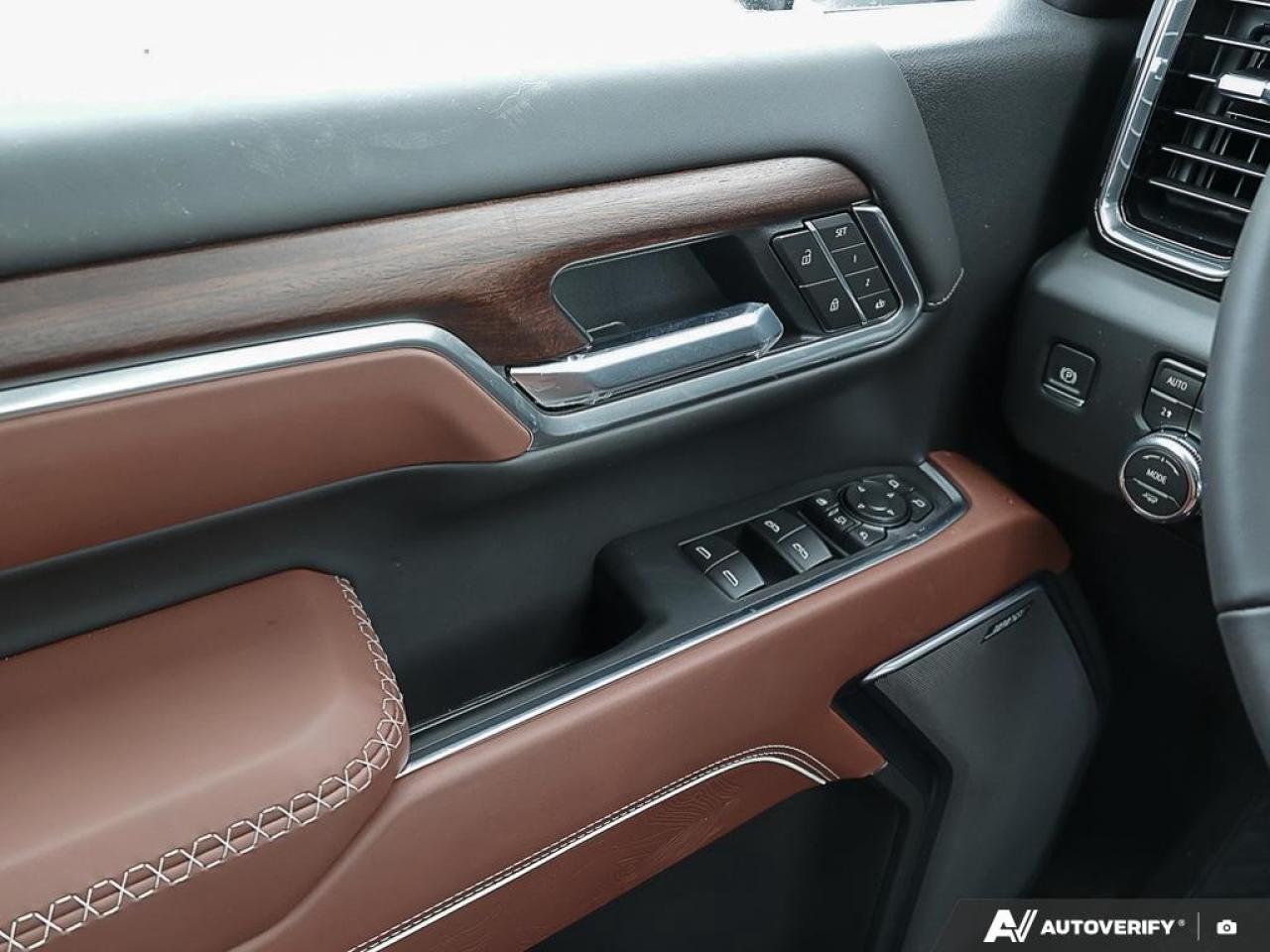 2026 GMC SIERRA 2500HD Crew Cab Standard Box 4-Wheel Drive Denali Ultimate Photo