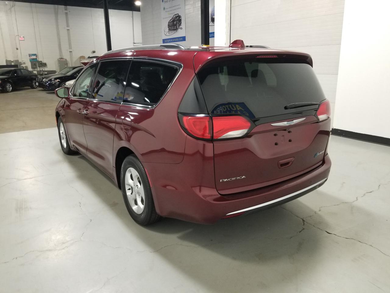 2018 Chrysler Pacifica Hybrid Touring Plus Passenger Van Photo