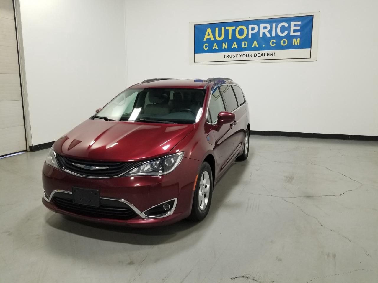 2018 Chrysler Pacifica Hybrid Touring Plus Passenger Van Photo