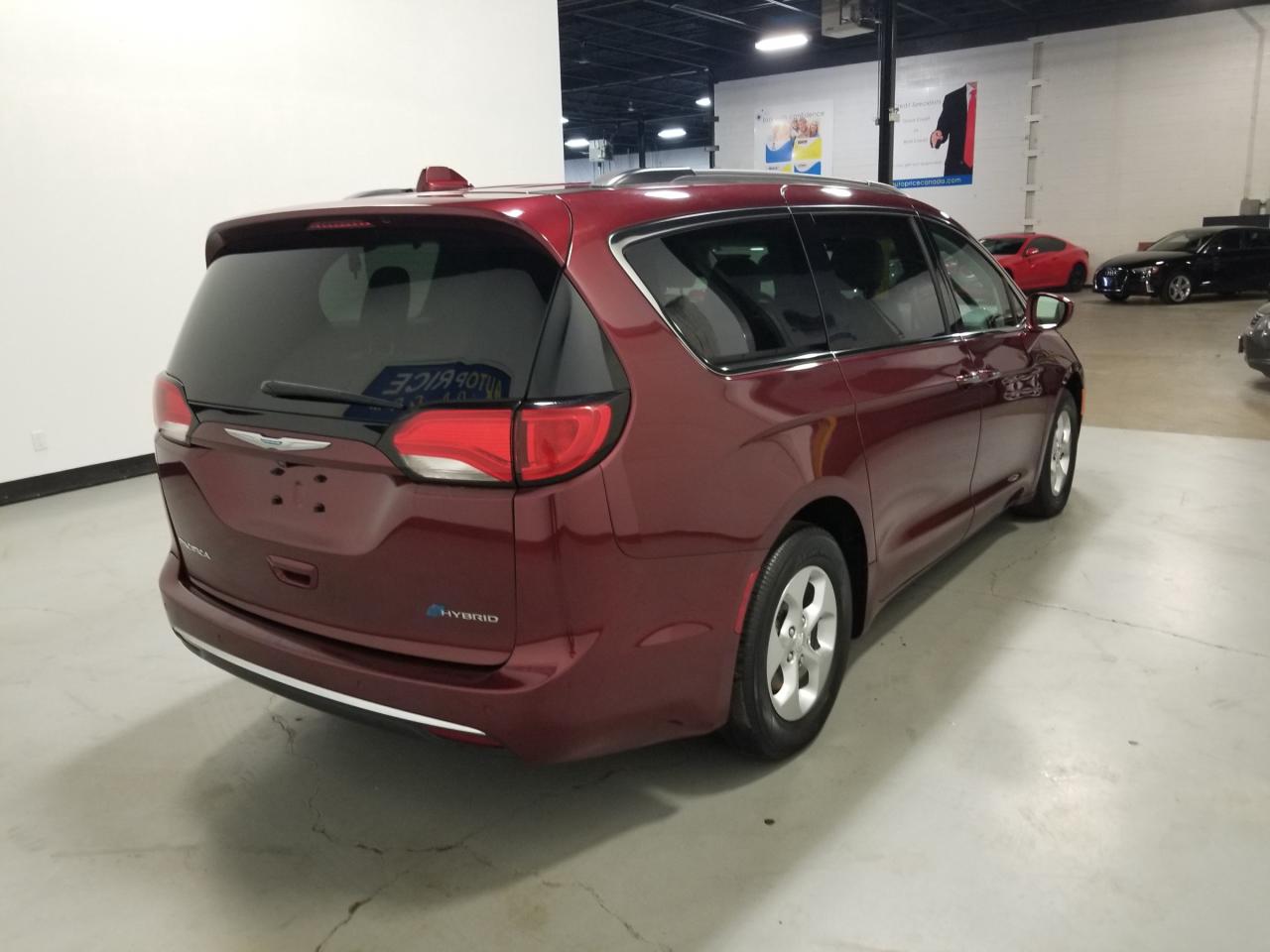 2018 Chrysler Pacifica Hybrid Touring Plus Passenger Van Photo