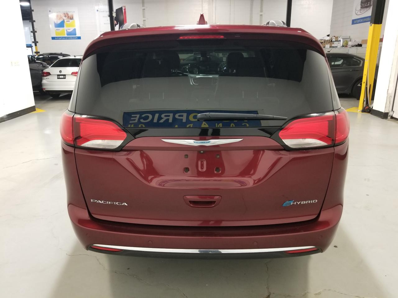 2018 Chrysler Pacifica Hybrid Touring Plus Passenger Van Photo