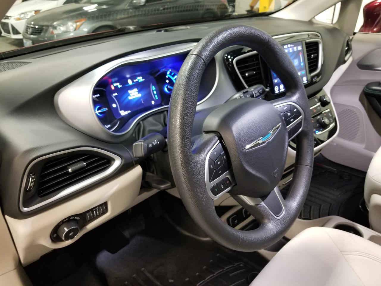 2018 Chrysler Pacifica Hybrid Touring Plus Passenger Van Photo