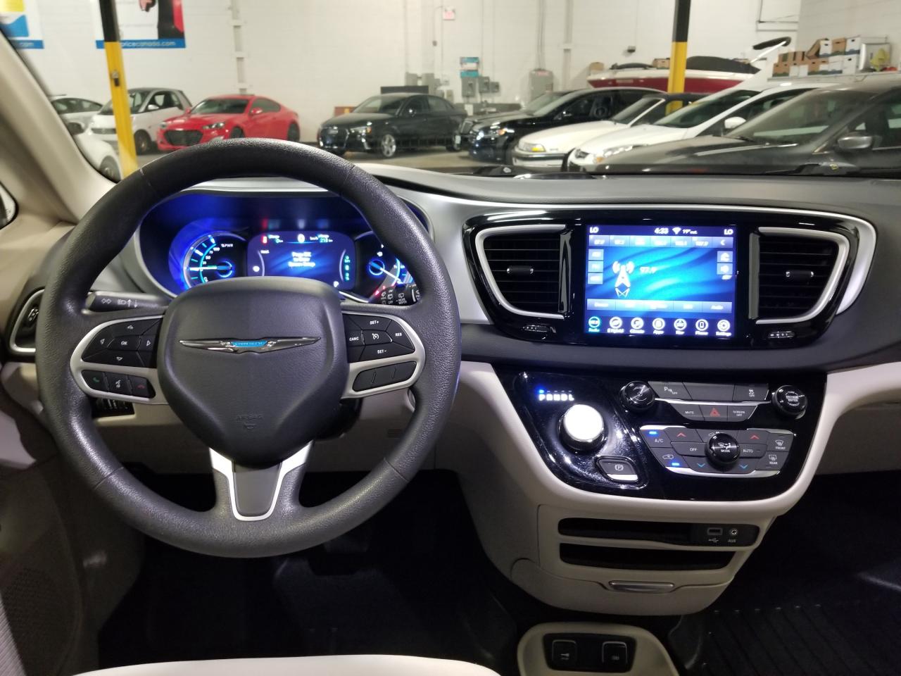 2018 Chrysler Pacifica Hybrid Touring Plus Passenger Van Photo
