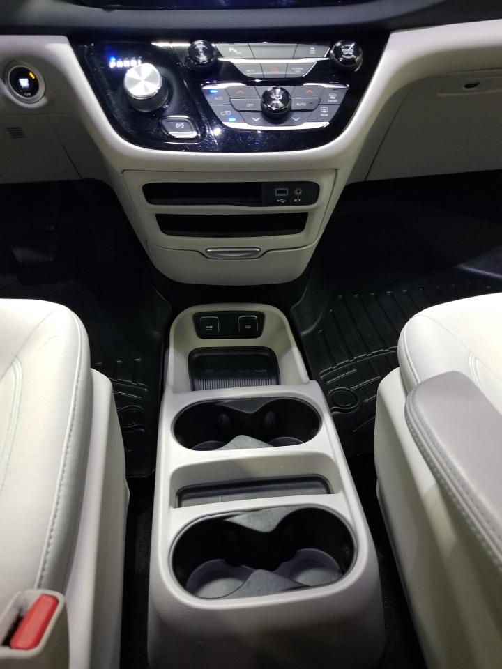 2018 Chrysler Pacifica Hybrid Touring Plus Passenger Van Photo