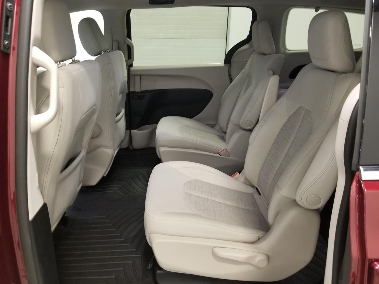 2018 Chrysler Pacifica Hybrid Touring Plus Passenger Van Photo