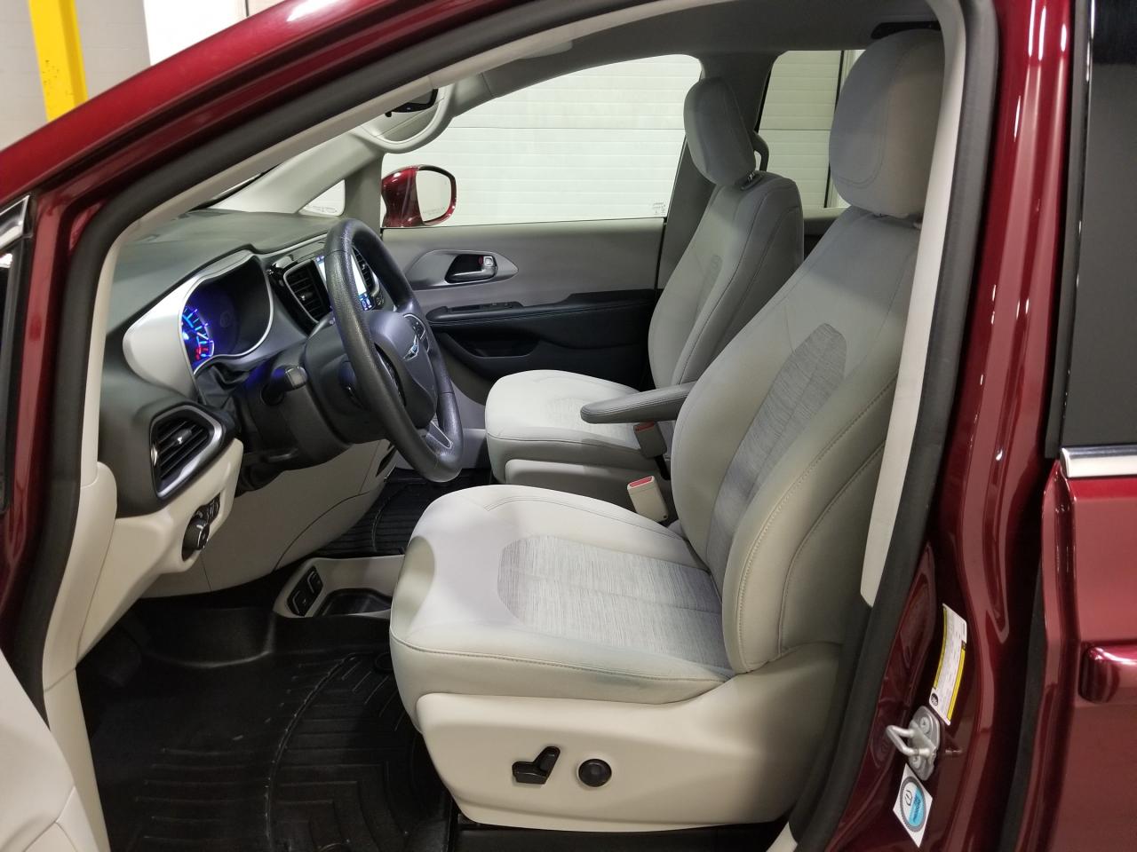 2018 Chrysler Pacifica Hybrid Touring Plus Passenger Van Photo