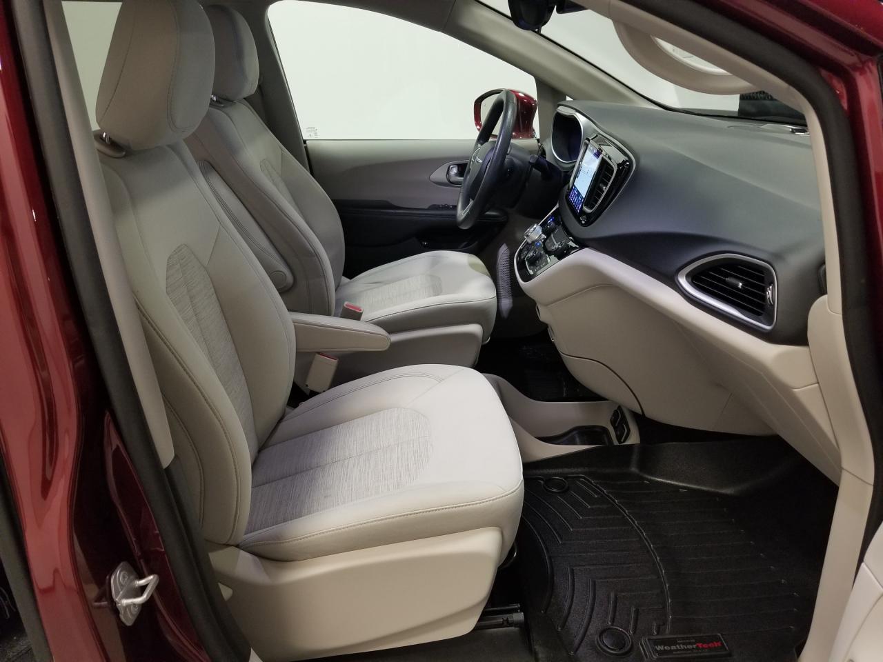 2018 Chrysler Pacifica Hybrid Touring Plus Passenger Van Photo