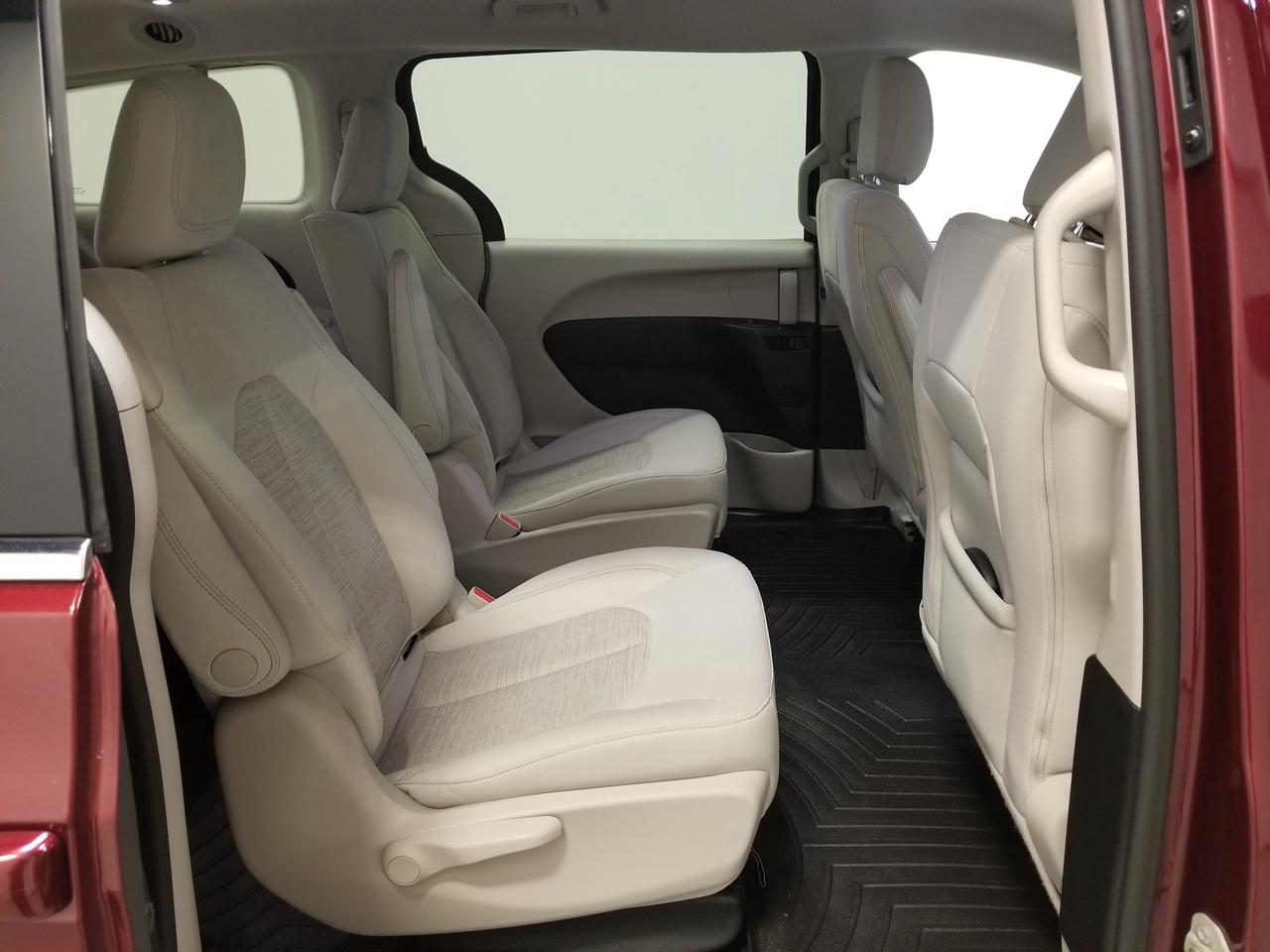 2018 Chrysler Pacifica Hybrid Touring Plus Passenger Van Photo