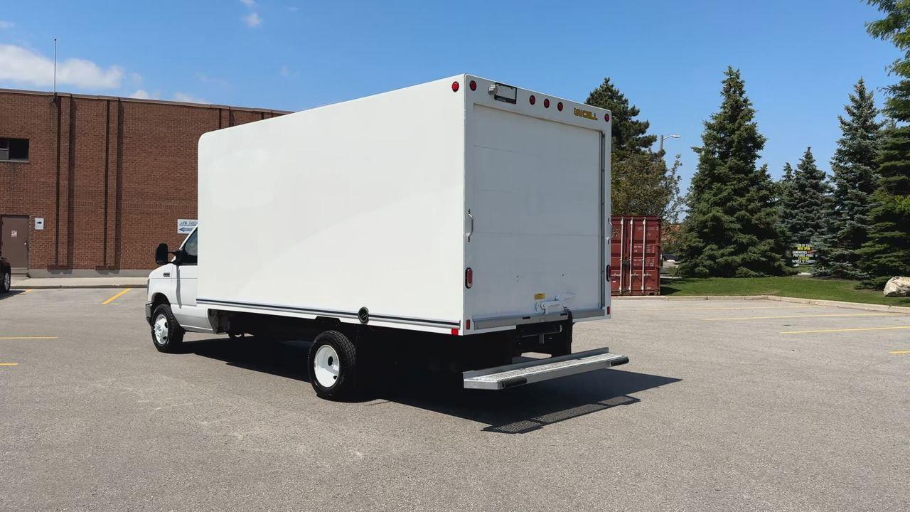 2022 Ford E-450  Photo