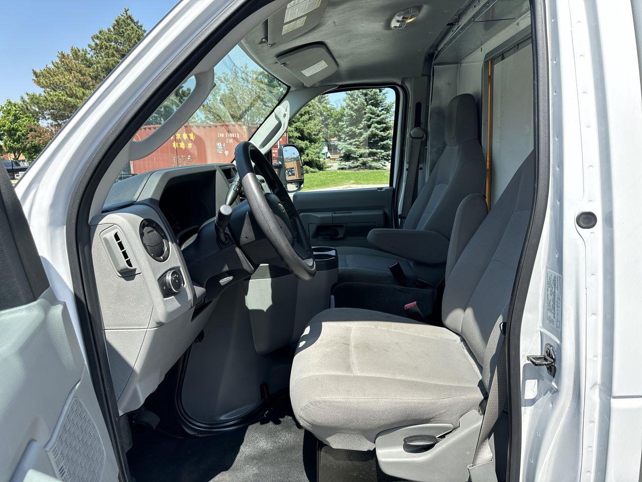 2022 Ford E-450  Photo