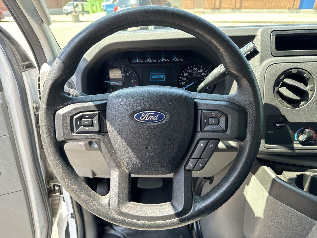 2022 Ford E-450  Photo