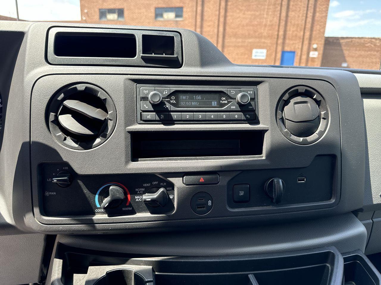 2022 Ford E-450  Photo