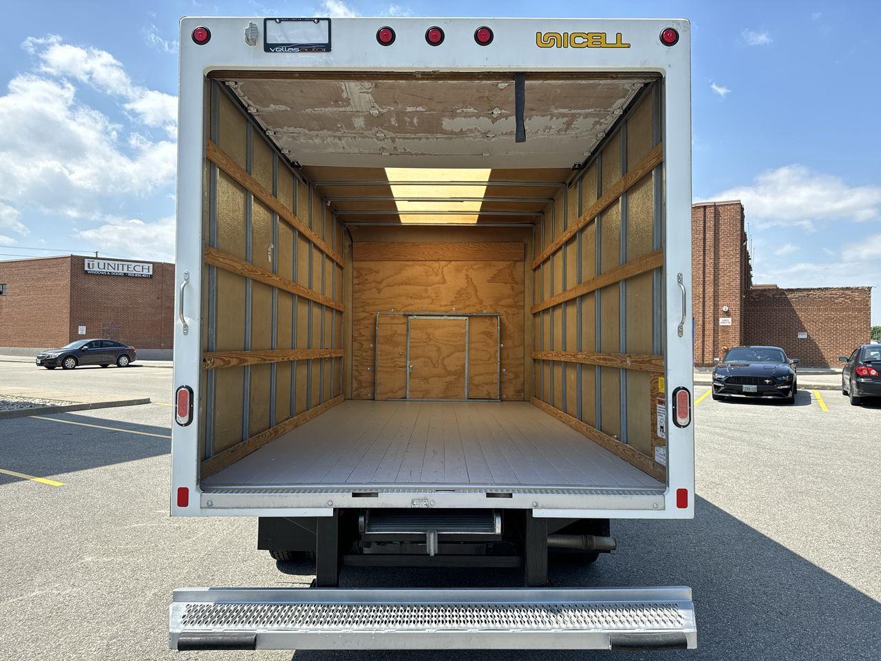 2022 Ford E-450  Photo