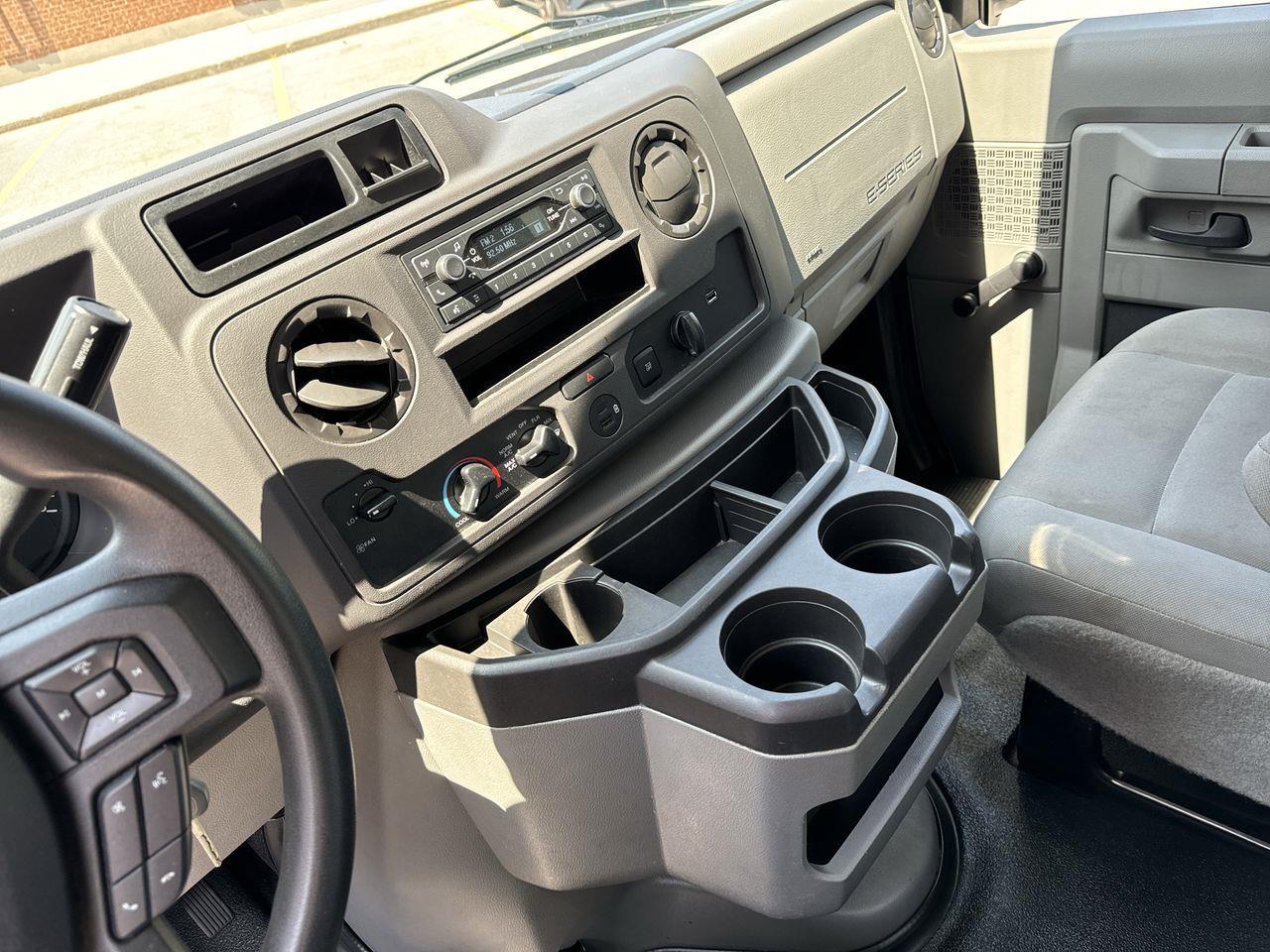 2022 Ford E-450  Photo