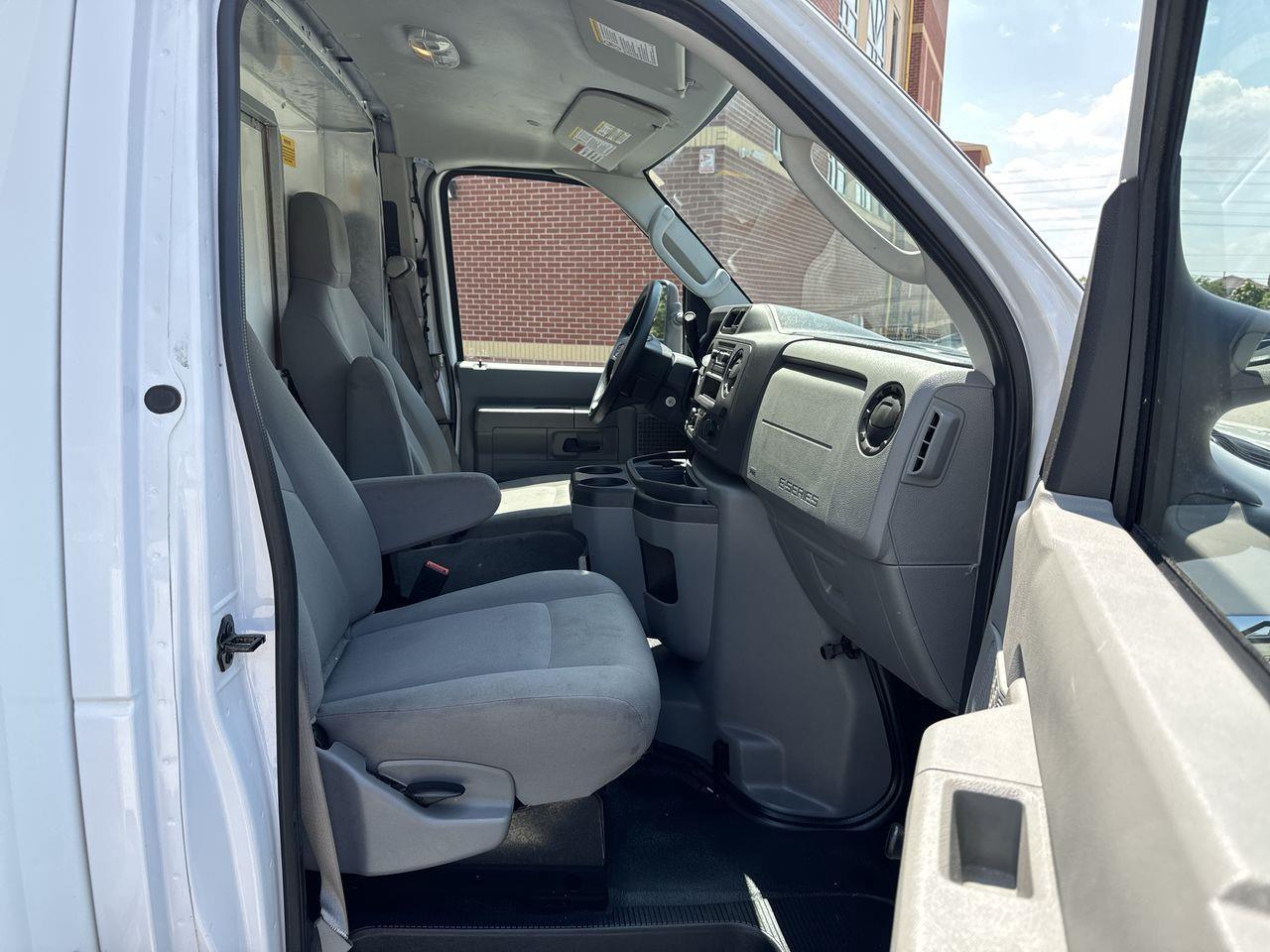 2022 Ford E-450  Photo