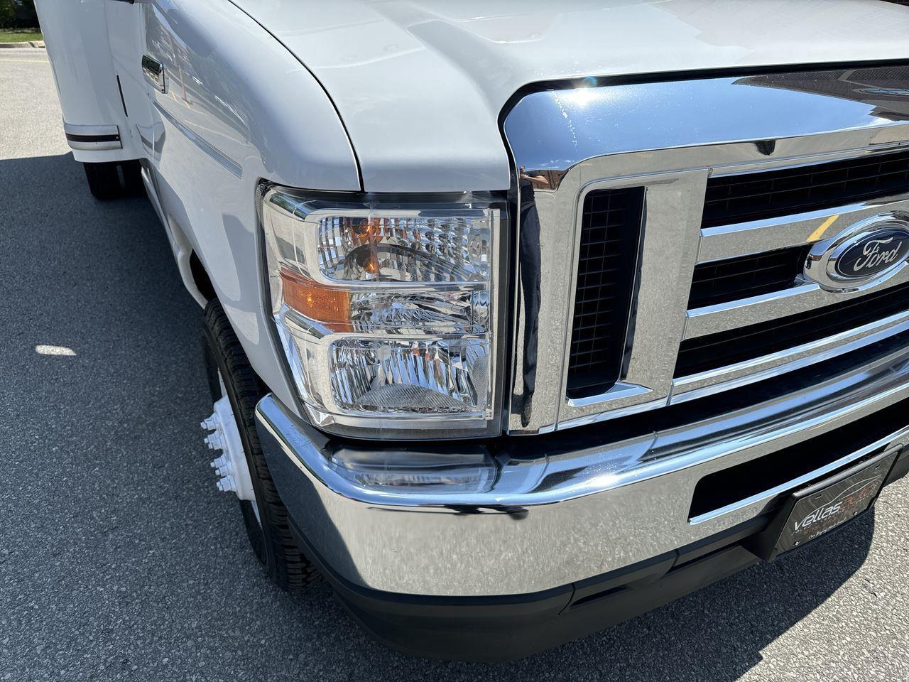 2022 Ford E-450  Photo