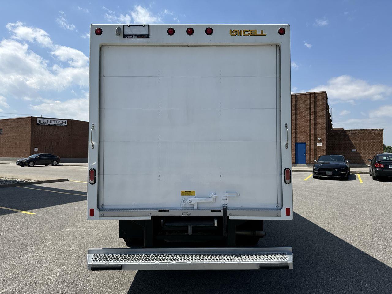 2022 Ford E-450  Photo