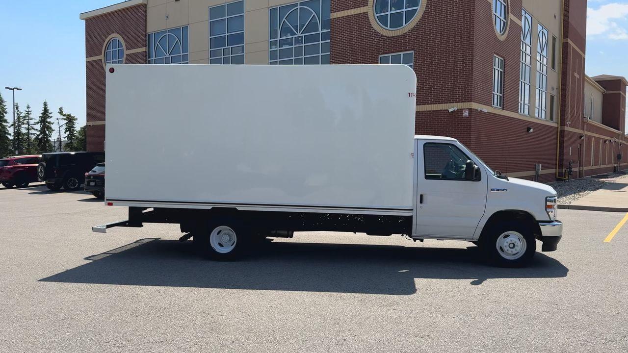 2022 Ford E-450  Photo
